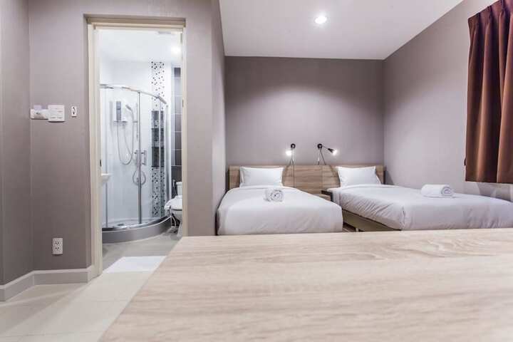 Room 8 of 36