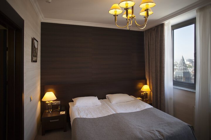 Room 19 of 111