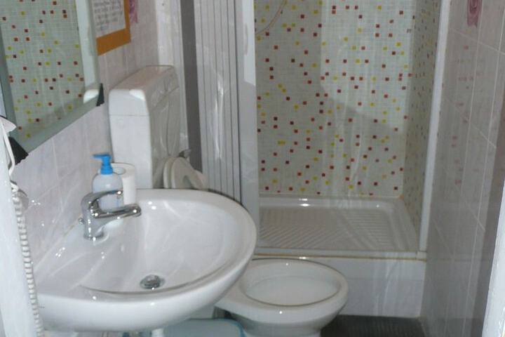 Room 12 of 20