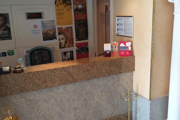 Check-in/check-out kiosk