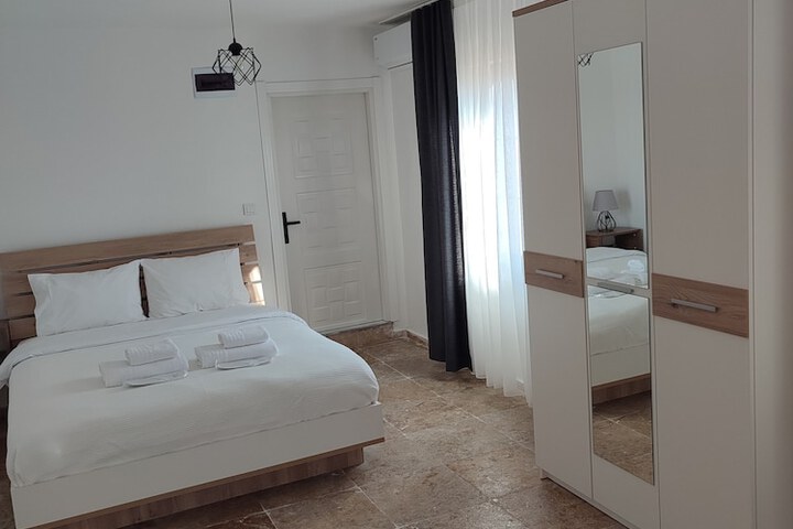 Room 6 of 34