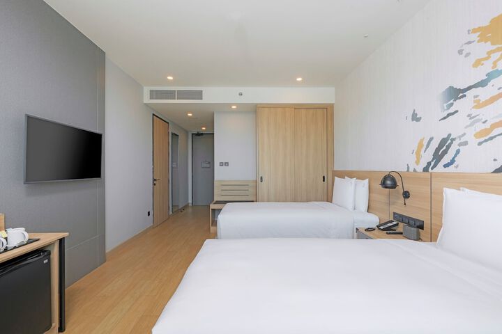 Room 47 of 142