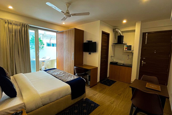 Room 4 of 97
