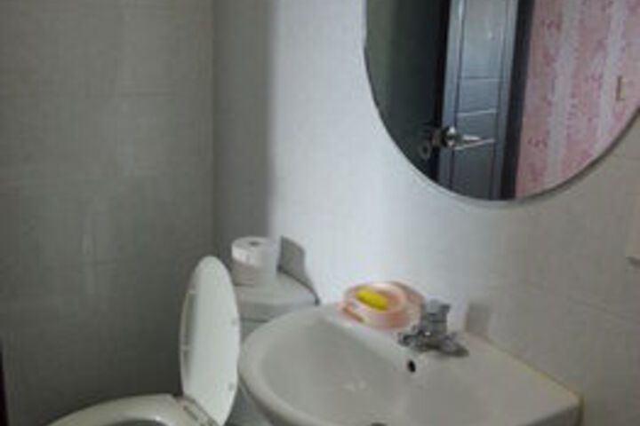 Room 2 of 39