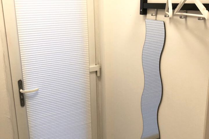 Room 8 of 27