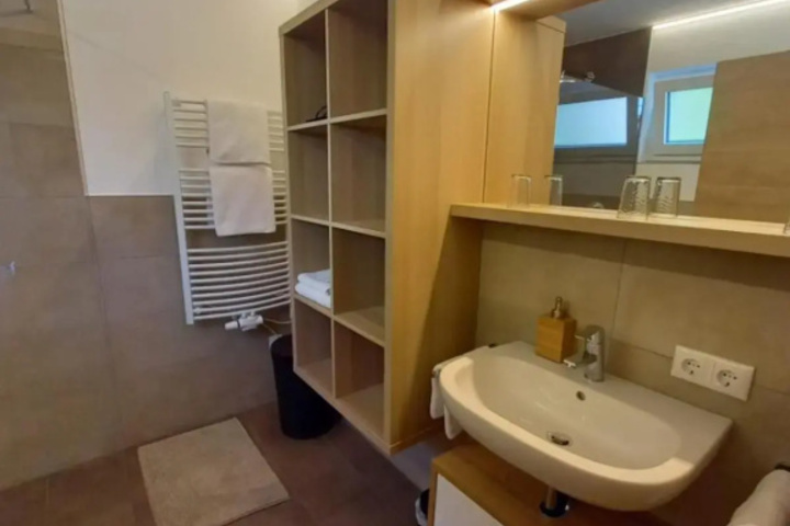 Room 8 of 17