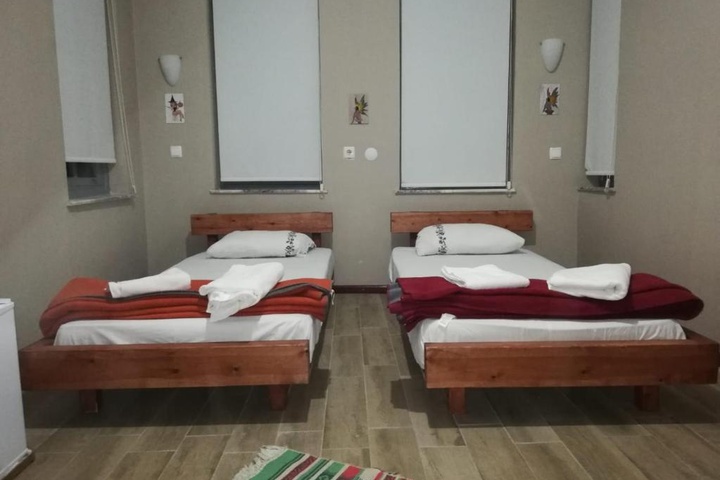 Room 4 of 10