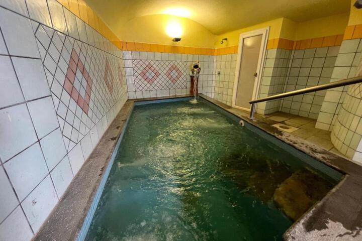 Pool Hotel