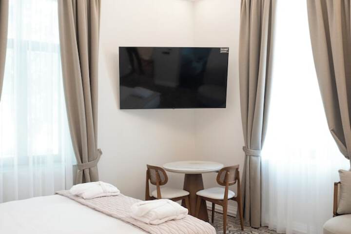 Room 10 of 37
