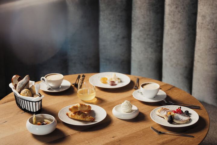 Breakfast/Coffee Service 75 of 92