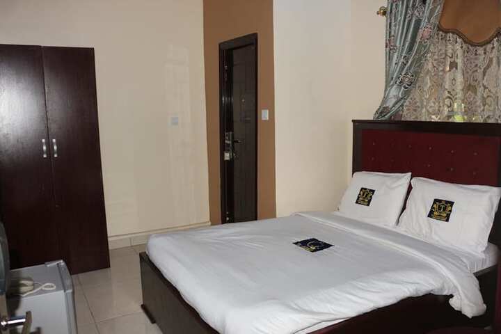 Room 3 of 18