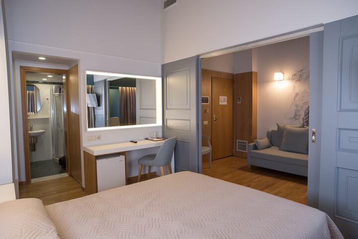 Room 13 of 23