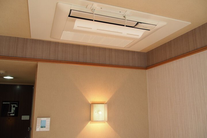 Room 13 of 47