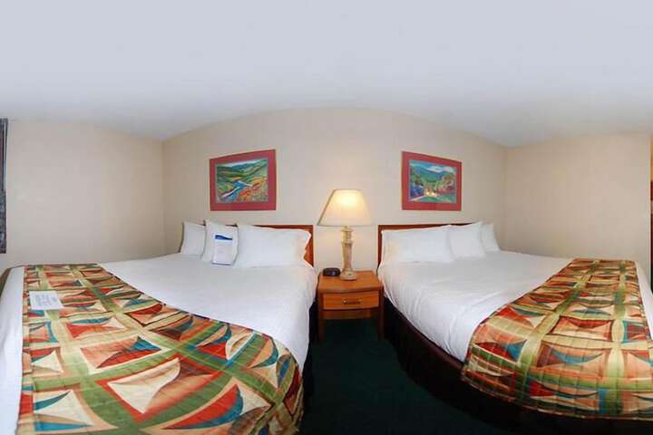 2 Queen Beds (7 of 8)