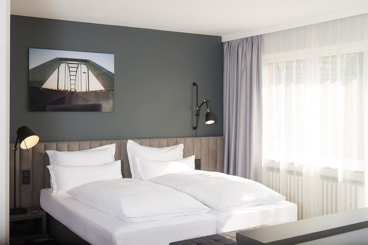 Room 32 of 89