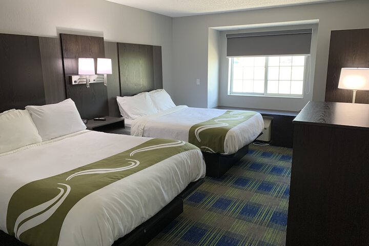 1 Queen Bed (12 of 22)