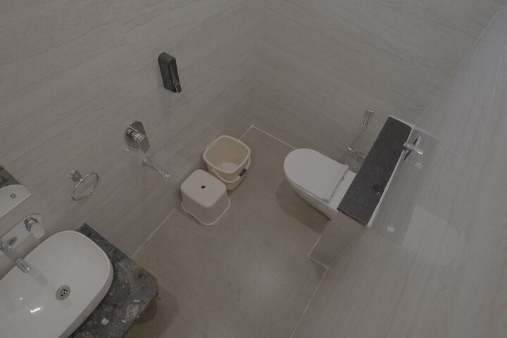 Room 8 of 16