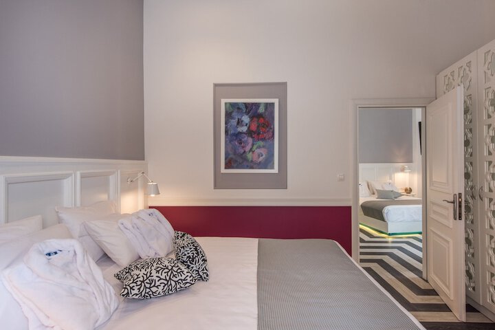 Room 3 of 38