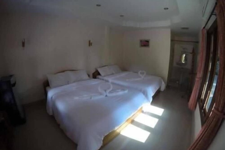 Room 9 of 35