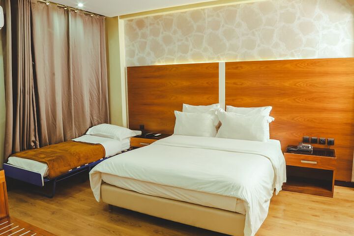 Room 4 of 18