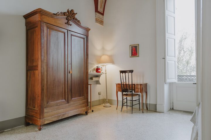 Room 52 of 181