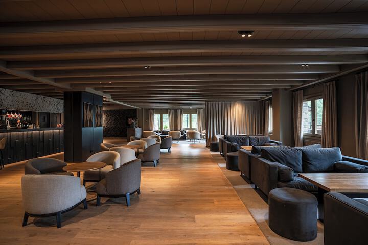 Lounge 73 of 88