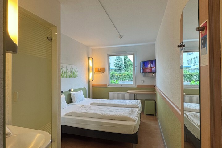 Room 5 of 13