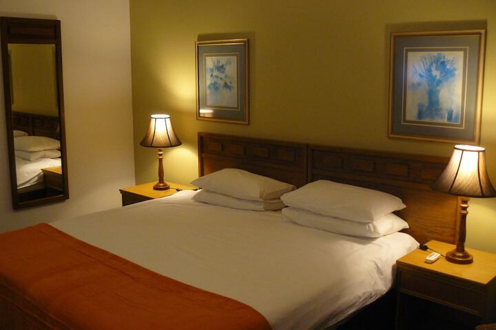 Room 4 of 40