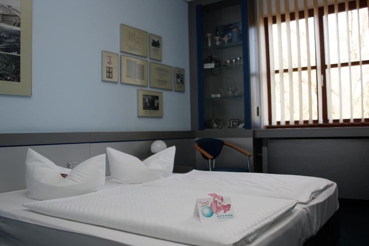 Room 9 of 33