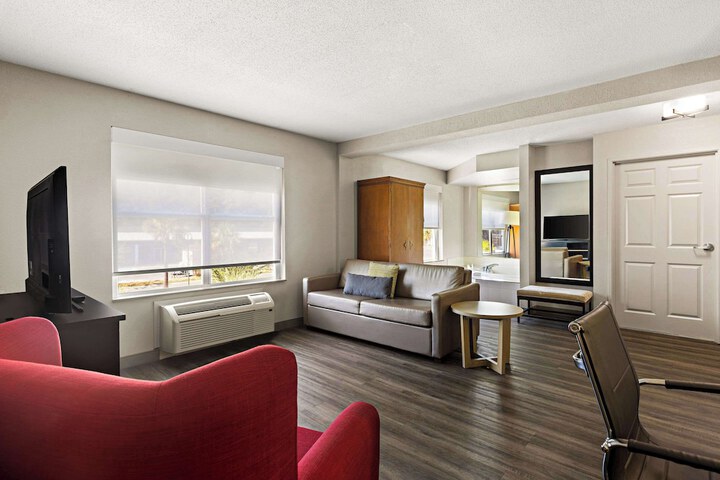 Suite 2 Queen Beds Accessible (2 of 7)