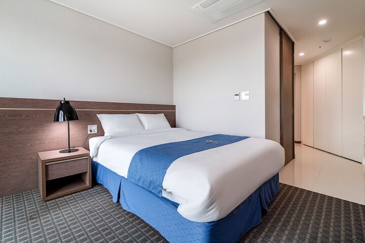 Room 9 of 29