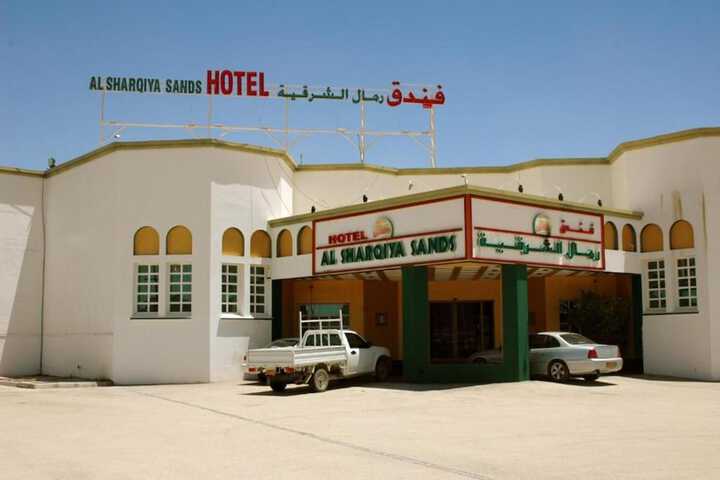 Exterior of OYO 142 Al Sharqiya Sands Hotel