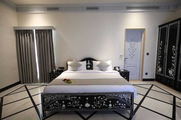 Room 6 of 43