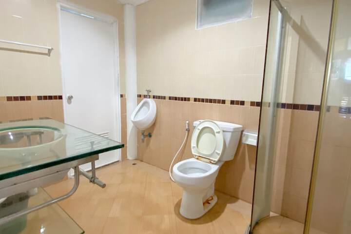 Room 40 of 181