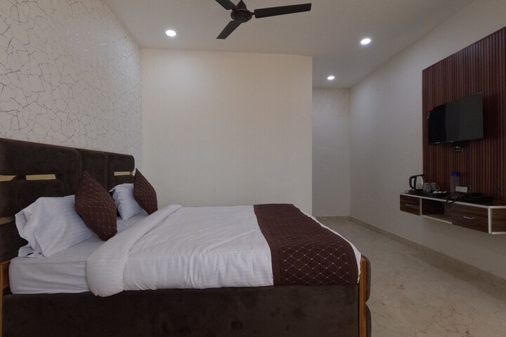 Room 4 of 6