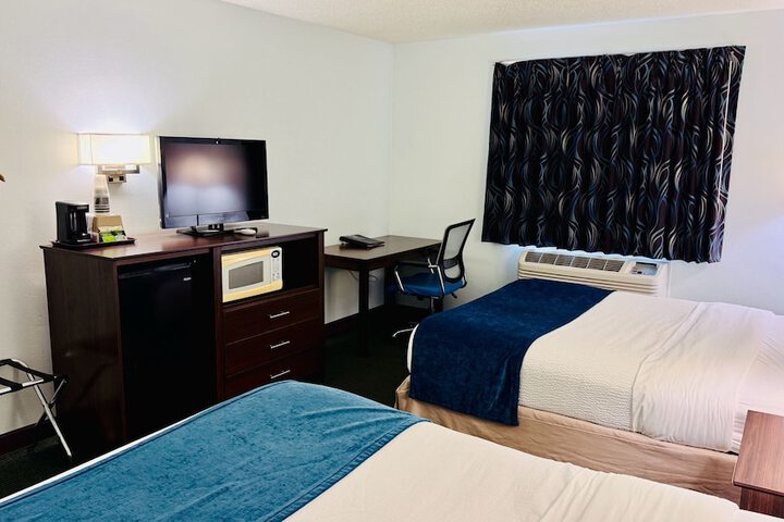 Room 9 of 28