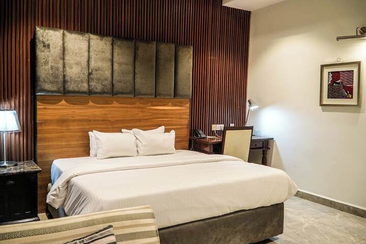 Room 5 of 27