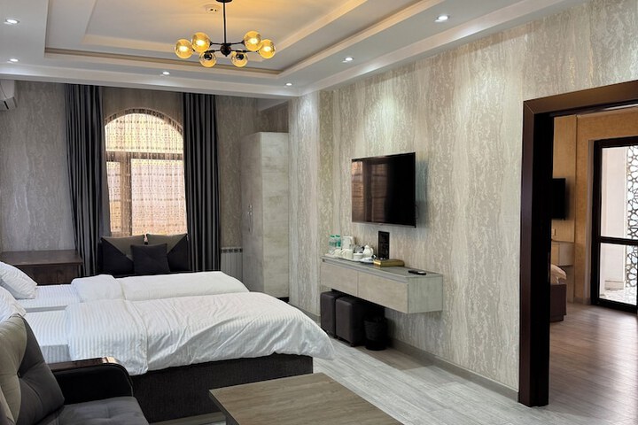 Room 12 of 68