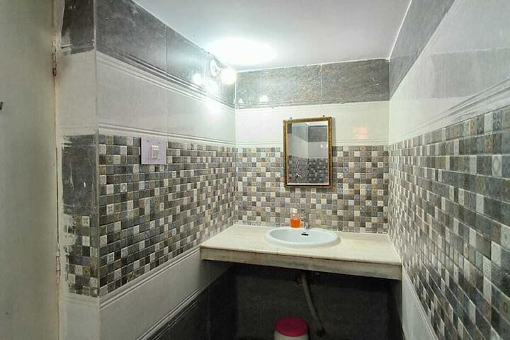 Room 7 of 12