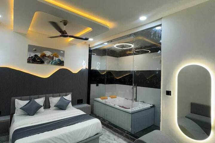 Room 12 of 26