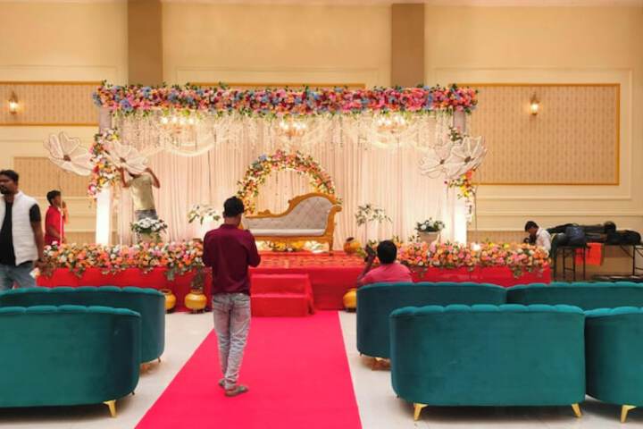 Ballroom/Hall 39 of 58