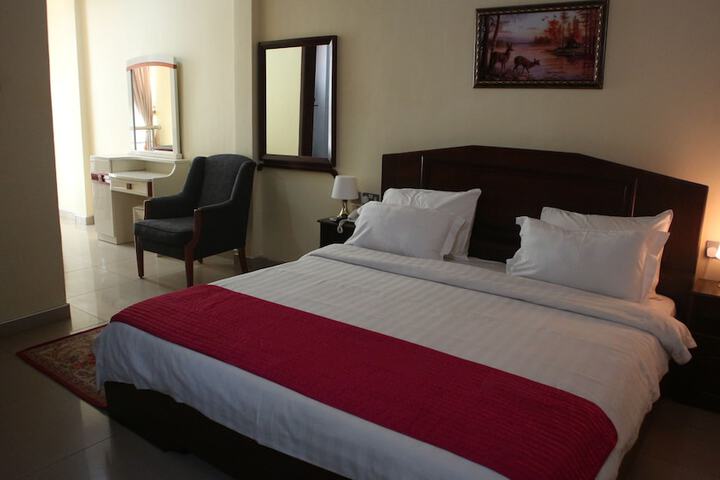 Room 18 of 37