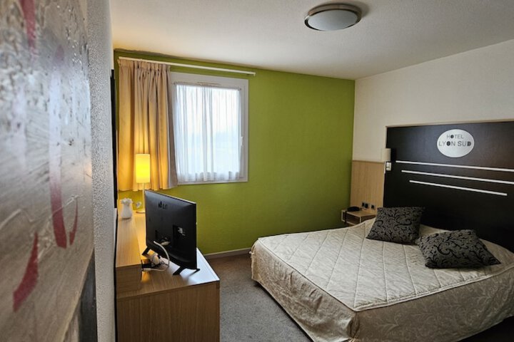 Room 28 of 64