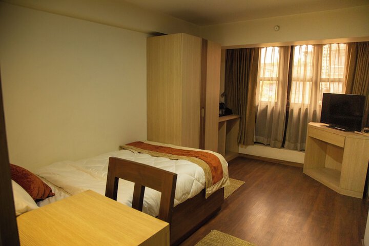 Room 9 of 26