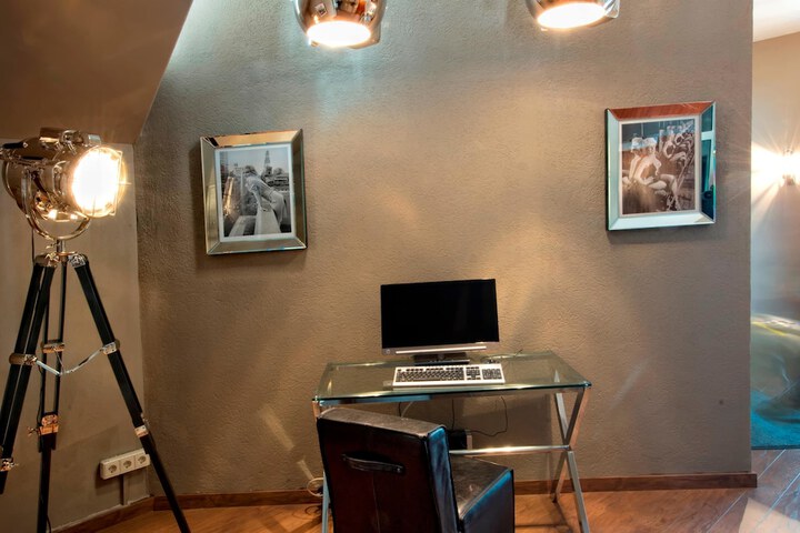 Business Center 27 of 28