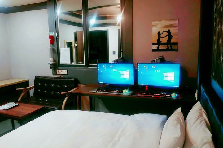 Room 7 of 24