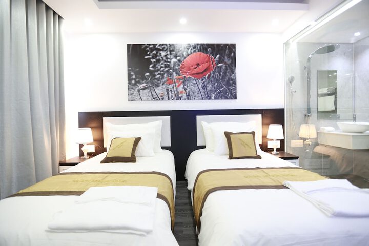 Room 6 of 79