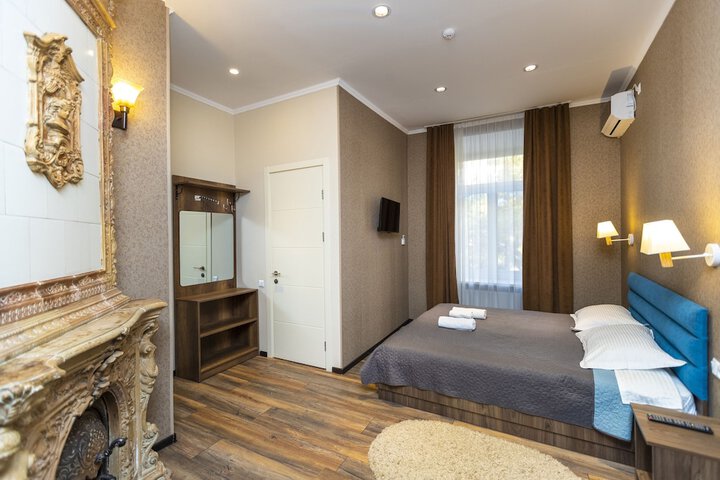 Room 28 of 106