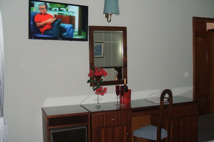 Room 3 of 43