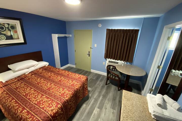 1 Queen Bed (65 of 69)